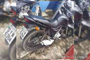 Adolescente é apreendido ao ser flagrado conduzindo moto roubada em Murici - BR 104