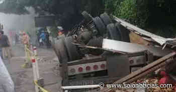 Conductor muere al volcar su camión cargado con arena en Juayúa, Sonsonate - Solo Noticias