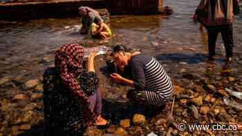 Greece secures thousands of tents for displaced migrants after Lesbos fires