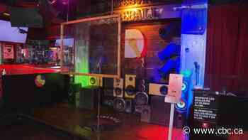 With daily case total highest since June, Quebec bans karaoke, orders bars to keep customer logs