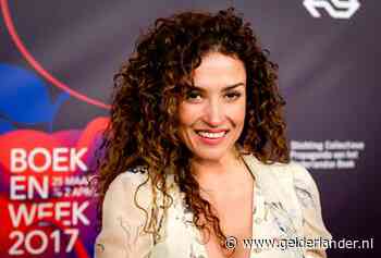 Dochtertje Katja wordt in slaap gecoacht en Wietze blijkt sexy strandmodel