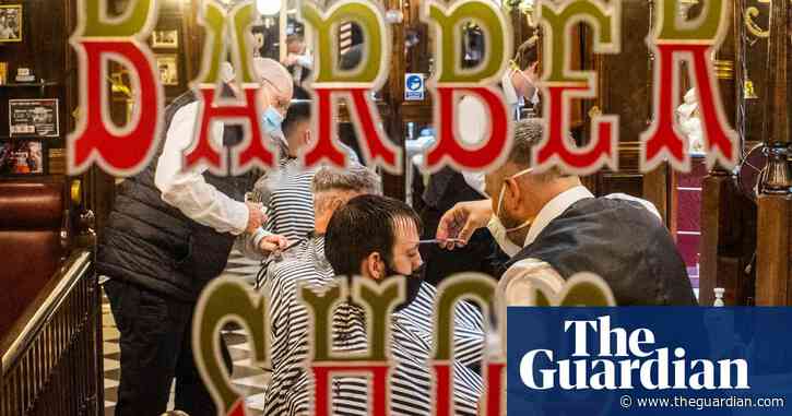 The pandemic purse: services suffer while Australians spend up on home-cooking and liquor