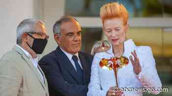 Chloe Zhao's "Nomadland" wins top prize at Venice Film Fest