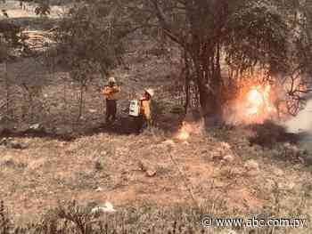 Controlan incendio de pastizales en la ruta Luque - San Bernardino - Nacionales - ABC Color