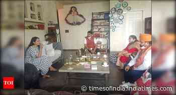 Pic: Kangana meets Karni Sena functionaries