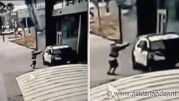 Man schiet op agenten in politiewagen: ‘ze vechten voor hun leven’
