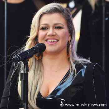 Kelly Clarkson won't be 'truly open' about divorce to protect kids