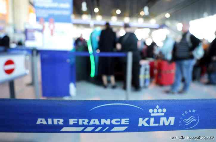 Air France-KLM's future in doubt without cost cuts - Dutch minister