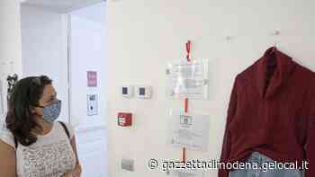 Modena. La mostra: i vestiti delle donne stuprate «Nessuna era provocante» - La Gazzetta di Modena