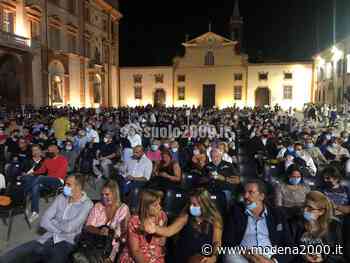 Giacobazzi fa il pieno in piazzale della Rosa - Modena 2000