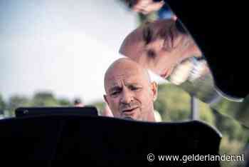 Rob lijdt aan ALS en ziet wens in vervulling gaan: hij geeft een buitenconcert langs de Waal