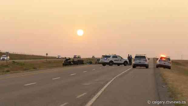 3 sent to hospital after head-on crash on Alberta's Hwy. 3