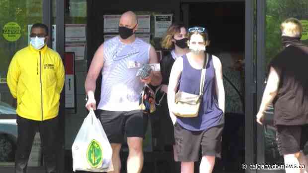 Majority of Calgarians support mask bylaw, survey indicates