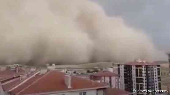 Rare sandstorm ransacks Turkish capital