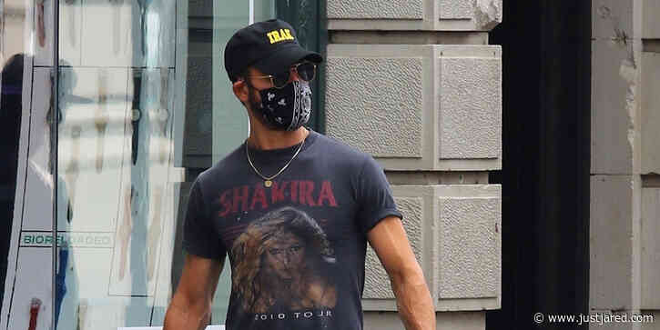 Justin Theroux Shows Love to Shakira With a Vintage Tour Tee
