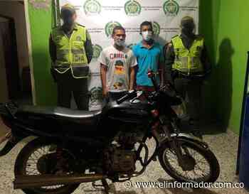 Detienen a dos hombres tras robarse una moto en Aracataca - El Informador - Santa Marta