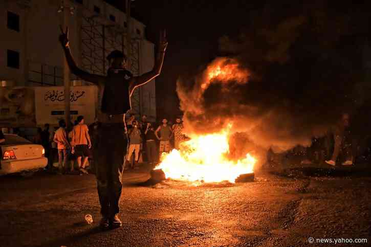 Officials say east Libya government resigns amid protests