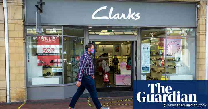 UK retailers hit by first weekly fall in shoppers since Covid lockdown