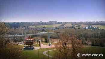 Tawatinâ Bridge connection marks a milestone in Edmonton LRT expansion - CBC.ca
