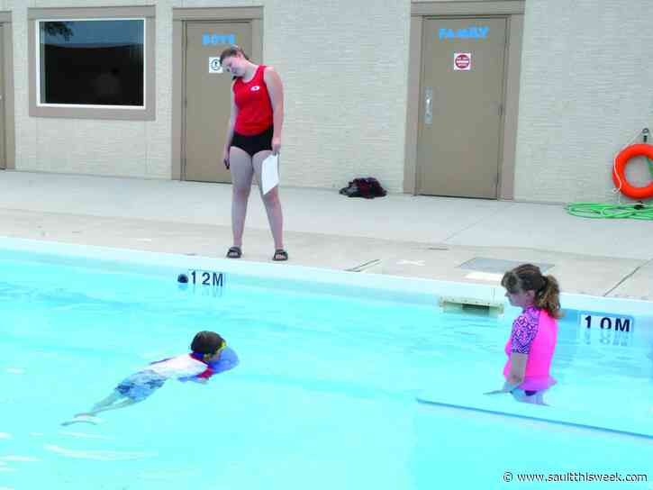 Rhodes Centre offers modified swim lesson programs