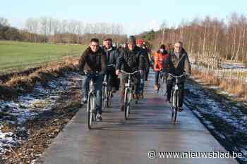 Oppositie wil bomen langs fietssnelweg: “Het is te heet op het fietspad”
