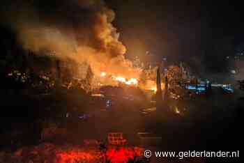 Brand bij vluchtelingenkamp op Samos ‘gedeeltelijk onder controle’, zeven verdachten vast