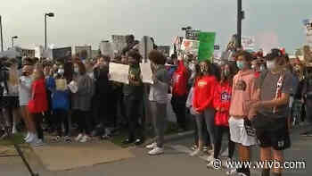 Out cry over online: Williamsville parents and students protest virtual learning