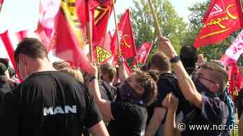1.800 protestieren gegen Stellenabbau bei MAN - NDR.de