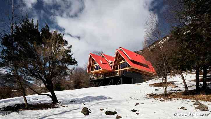 Red roofs are layered atop wooden frame of Casa Malalcahuello by GAAA