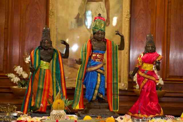 UK hands over to India statues stolen from Hindu temple in 1978