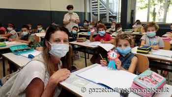 Modena primo giorno di scuola tra distanze, gel, sorrisi dietro le mascherine. E una dura protesta - La Gazzetta di Modena