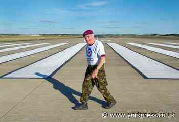 Ex-Para Jeffrey Long, 88, on march to York site of wartime bomber crash