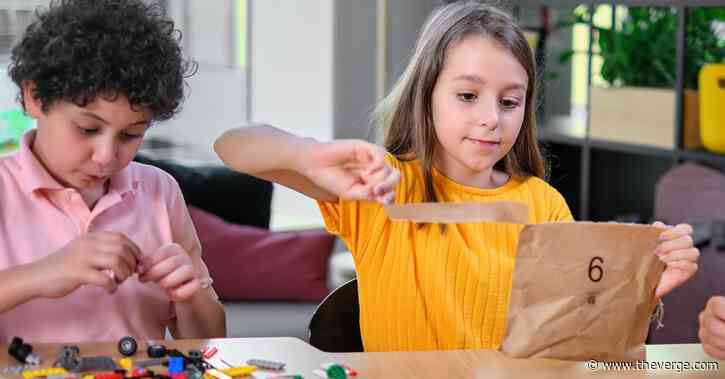 Lego finally realizes it doesn’t need to use plastic to package its tiny plastic bricks