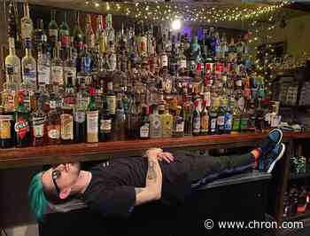 Houston bartender weighs in on Abbott's decision to keep bars closed