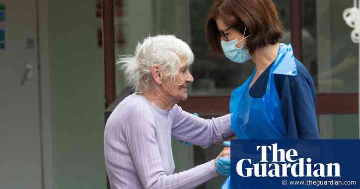 Covid: government promise free PPE for UK care workers this winter