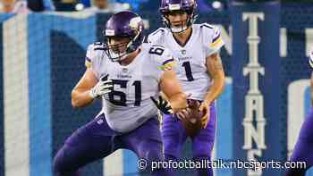 Vikings add Brett Jones after Pat Elflein injury