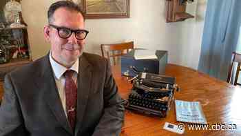 Saskatoon man gets vintage typewriter as gift from Tom Hanks