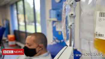 Stoke-on-Trent men with coronavirus symptoms urged to give plasma - BBC News