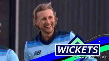 England v Australia: Joe Root claims key wickets of David Warner and Mitchell Marsh