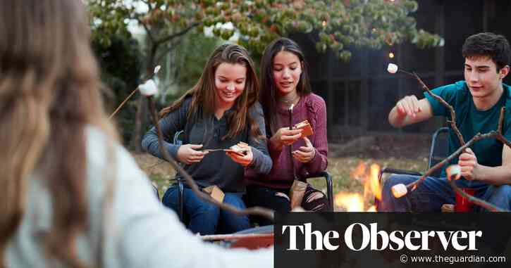 Bundle up: Britons urged to embrace an alfresco Covid winter