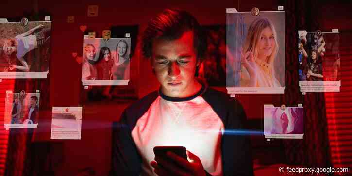 11 things you can do to stop being manipulated by your phone, according to the tech experts on Netflix's 'The Social Dilemma'