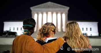 Hundreds mourn Ruth Bader Ginsburg in vigil outside Supreme Court
