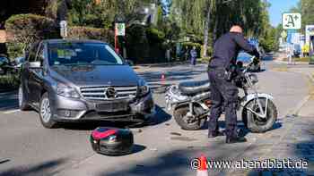 Abbiegeunfall in Sasel: Rentnerin übersieht mit ihrem Mercedes Mopedfahrer