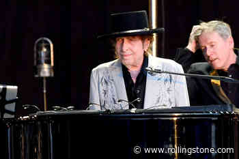 Hear Bob Dylan Welcome Fans to First ‘Theme Time Radio Hour’ Show in 11 Years