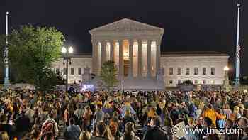 Massive Memorial for Ruth Bader Ginsburg As Elizabeth Warren says, 'I Will Fight'
