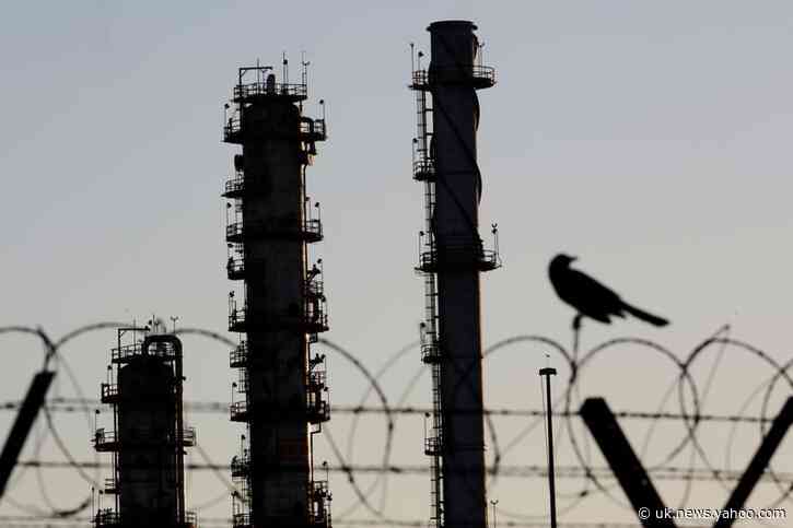Oil refiners worldwide struggle with weak demand, inventory glut