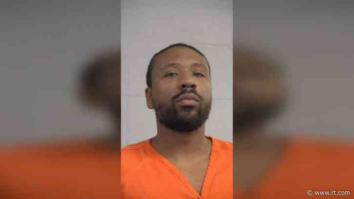 3 dead after gunman wearing t-shirt ‘with BLM slogan’ goes on ‘totally random’ shooting spree in Kentucky