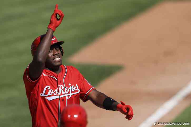 Reds cash in on White Sox control woes for 7-3 victory