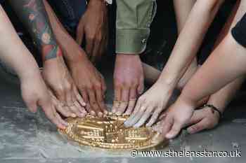 Thai protesters reinstall democracy plaque - St Helens Star