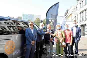 Rotary en De Gouden Schaar schenken minibus aan Bindkracht